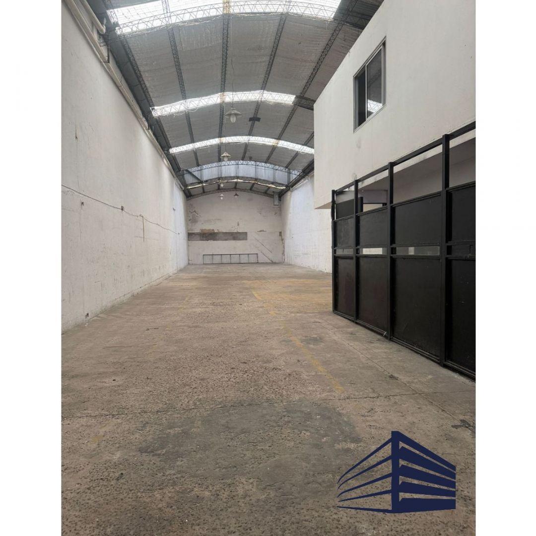 Foto de ALQUILER DE GALPÓN DE 375m2 EN VILLA LYNCH, imagen 2
