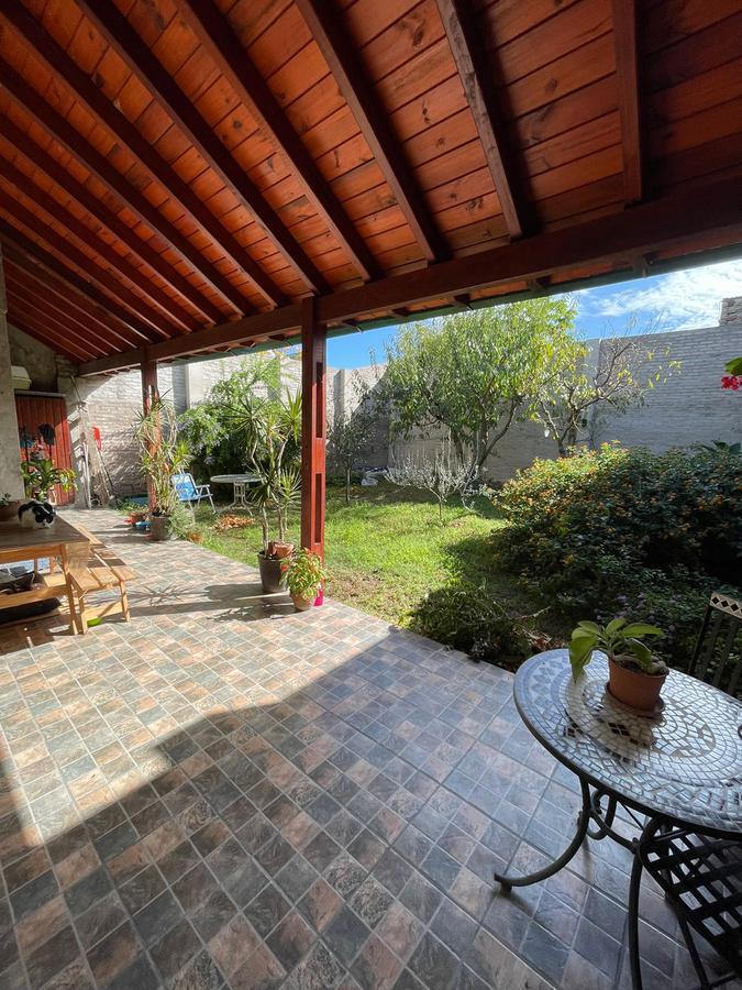 Casa en Baigorria Calle Chile 500 Desarrollada en Dos Plantas con Jardin 1