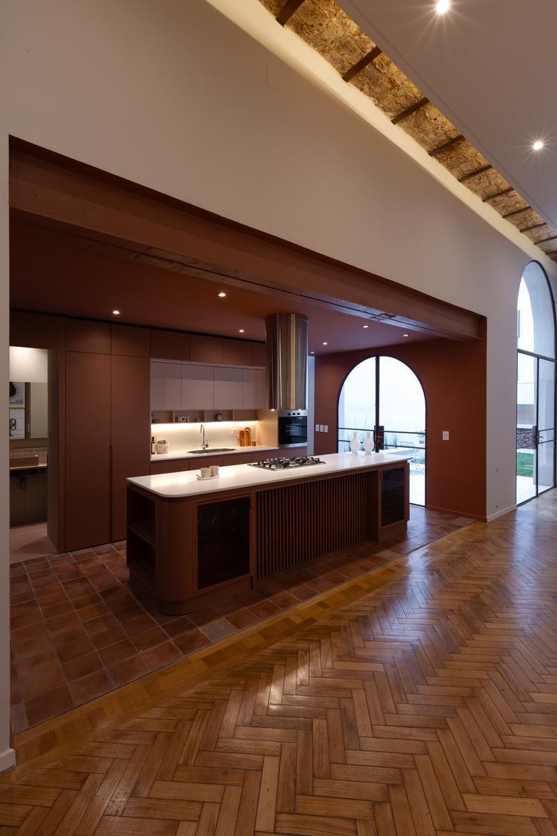 Casa Remodelada con 4 Dorm., Cochera, Patio y Terraza 1