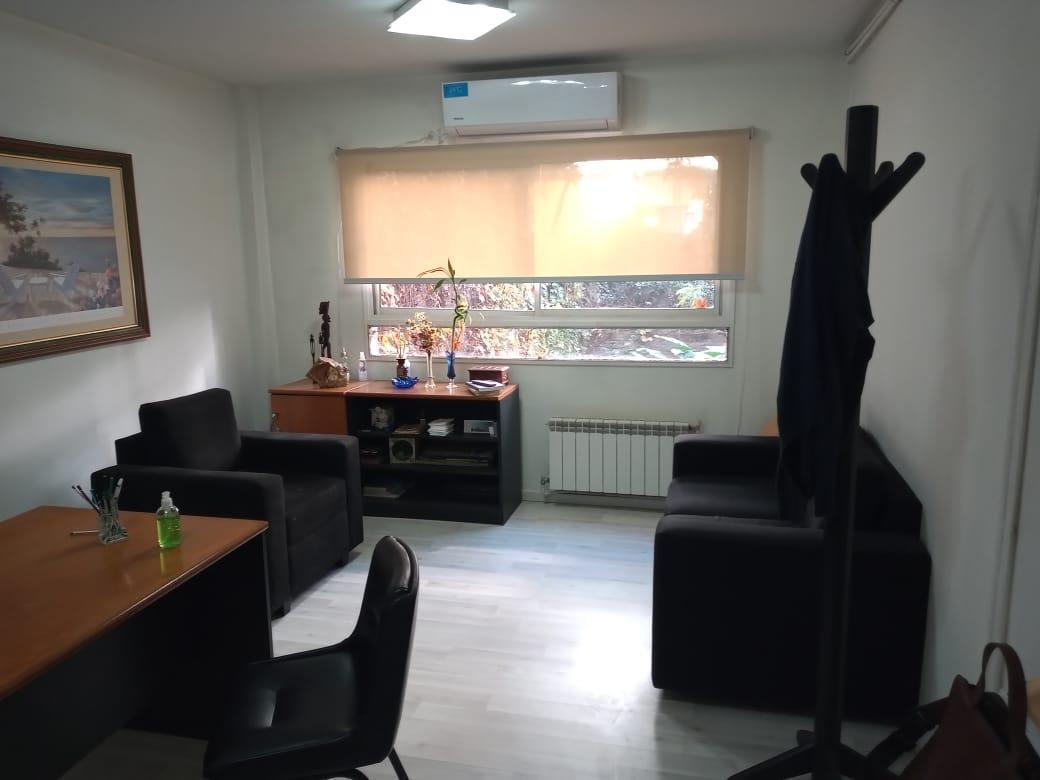 Oficina en edificio "Consultorios Barrio Martin"