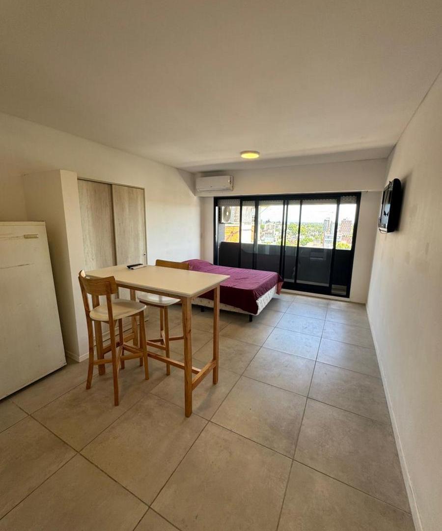 Departamento monoambiente con balcon - Centro