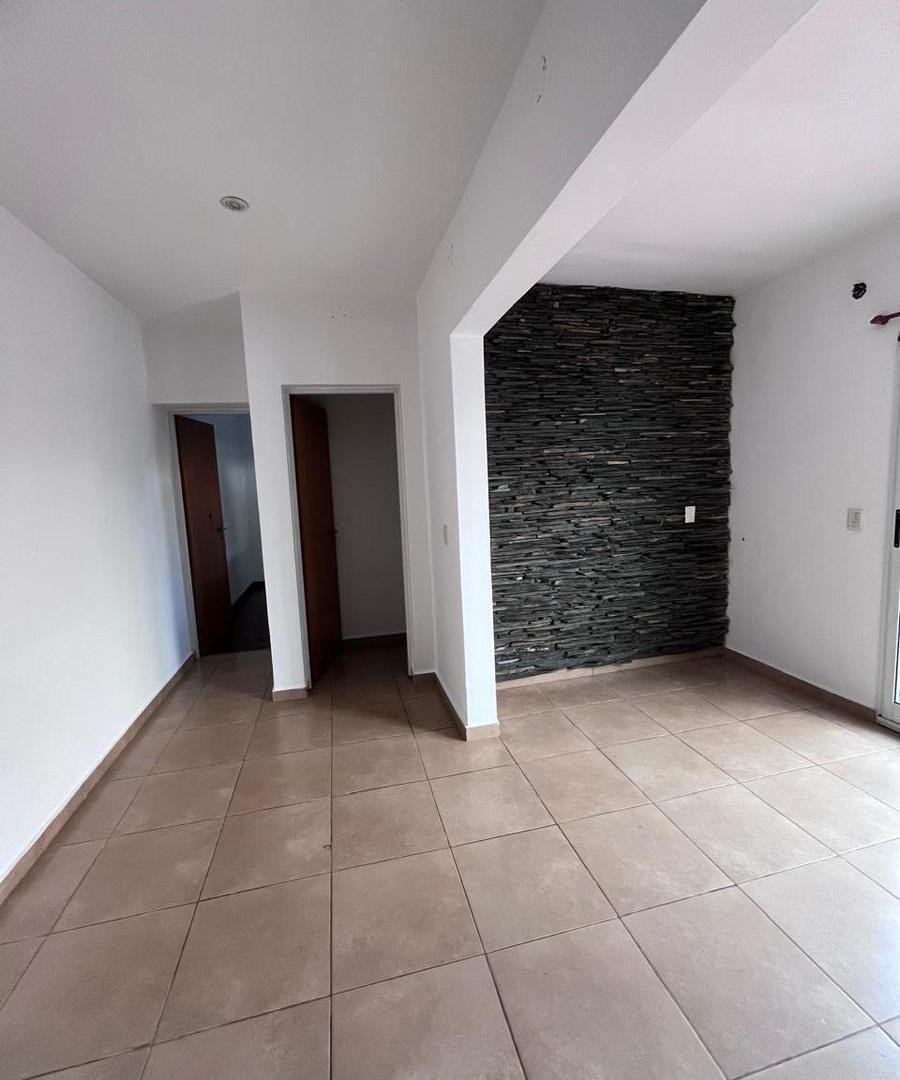 Foto de Alquiler casa de tres dormitorios con cochera en zona norte de rosario, imagen 3