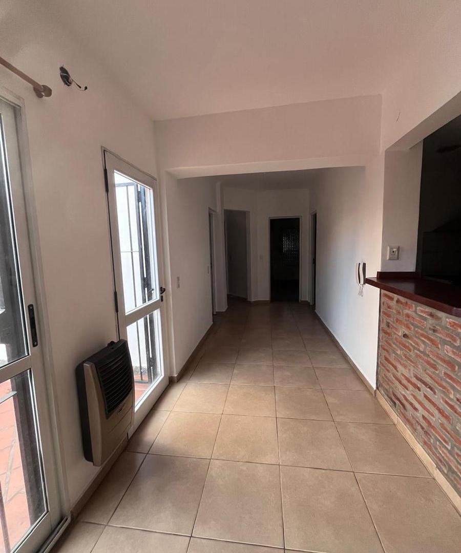 Foto de Alquiler casa de tres dormitorios con cochera en zona norte de rosario, imagen 4