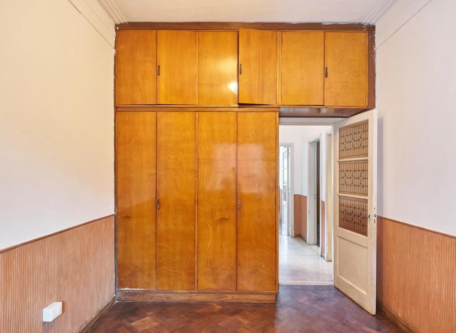 Casa en VENTA - Dos Dormitorios con cochera- Rosario 4
