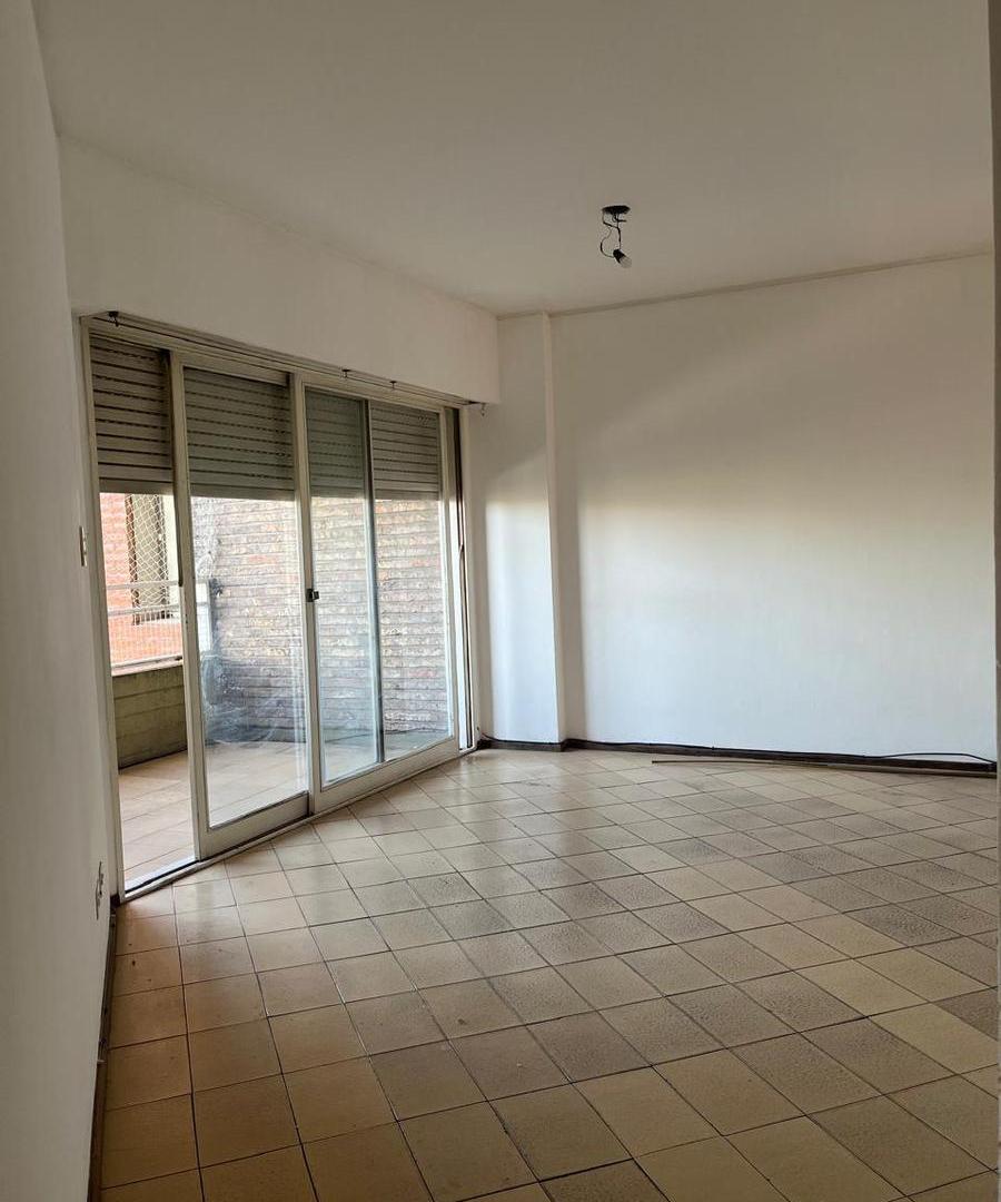 Foto de Departamento de dos dormitorios con cochera en alquiler y venta - Av, imagen 5