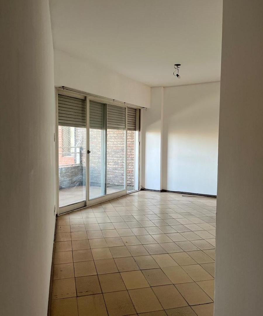 Foto de Departamento de dos dormitorios con cochera en alquiler y venta - Av, imagen 2