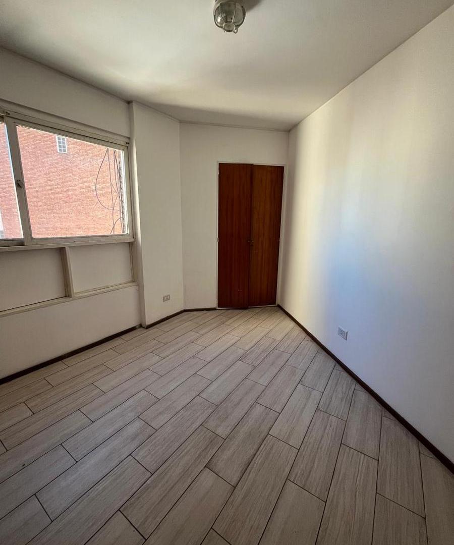 Foto de Departamento de dos dormitorios con cochera en alquiler y venta - Av, imagen 4