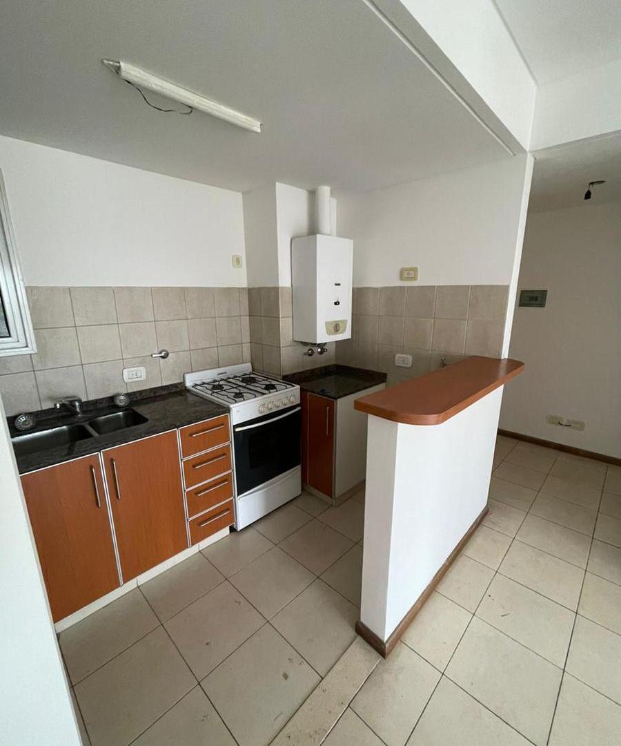 Foto de Departamento alquiler - Sobre Av. Avellaneda - Dormitorio al frente con, imagen 4