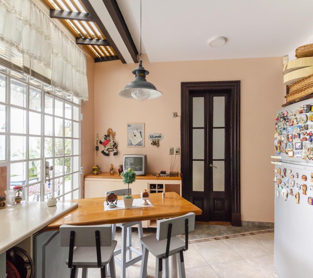 Impecable Casa en Venta con Cochera Parrilla Jardin y Pileta - Caballito 1