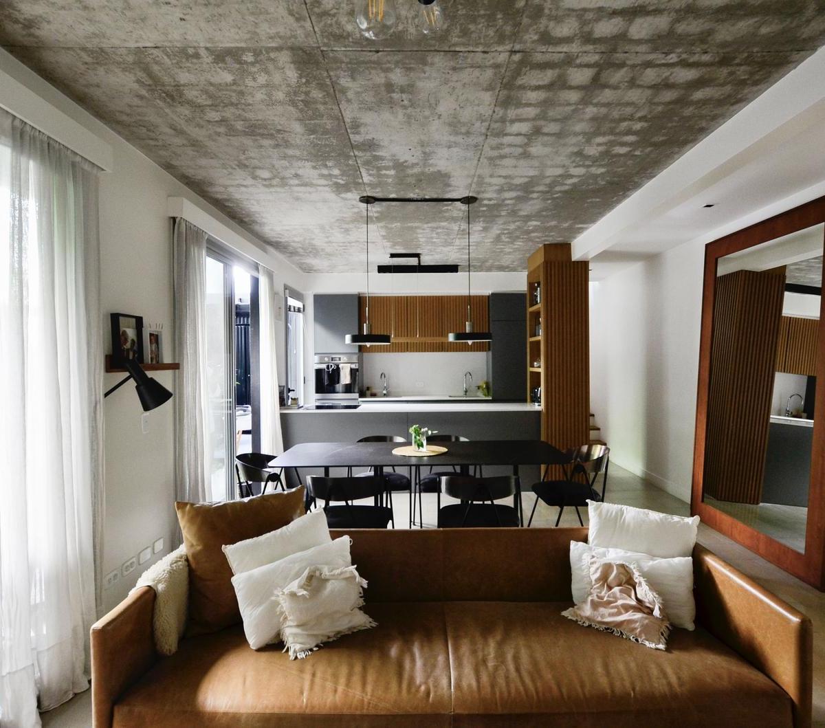 Duplex con Jardín y Parrilla en El Doho - Edificio de Categoría con Pileta - Cochera Fija y Baulera 2
