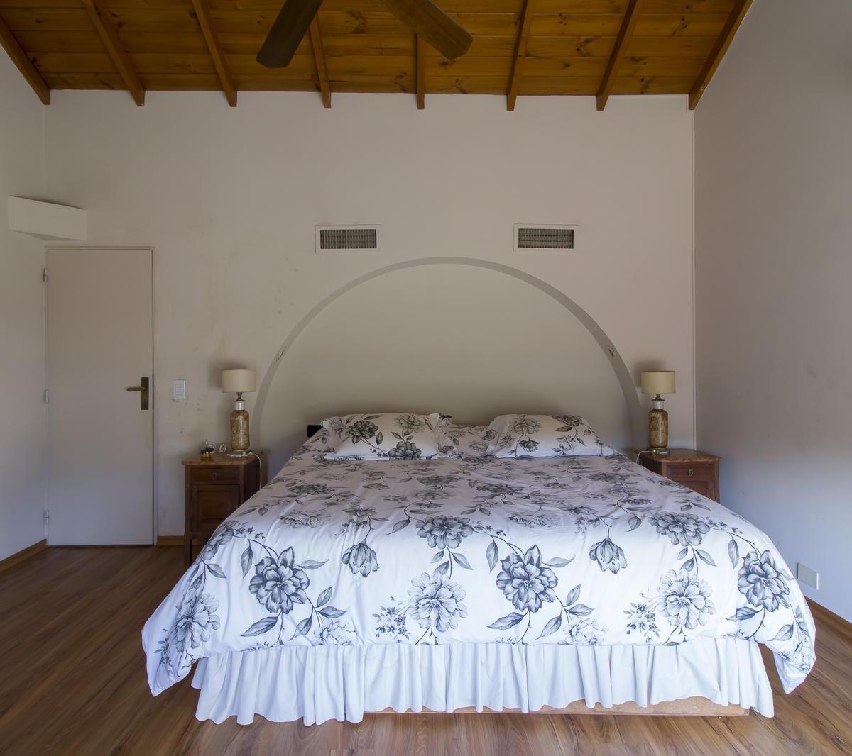 Casa en Venta de 5 Dorm. en Villa Urquiza 3