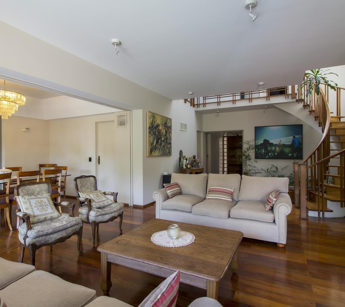 Casa de 5 Dorm. en Villa Urquiza 3