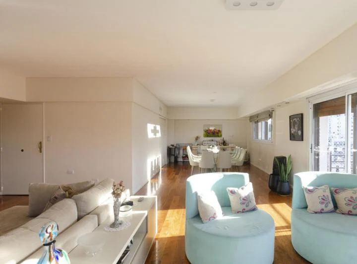 Departamento 6 amb en piso alto, luminoso, dos cocheras - Belgrano 3