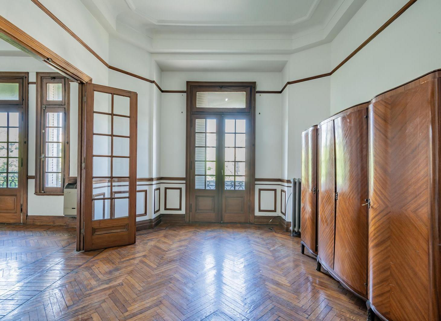 Piso Completo de 211 m² en Edificio Histórico - Categoría y Estilo en Monserrat