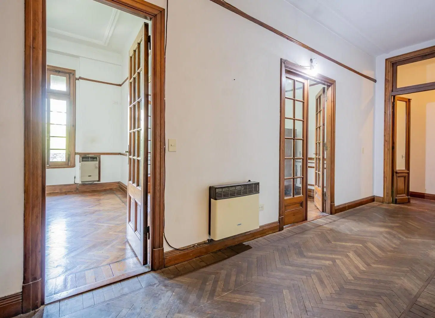 Piso Completo de 211 m² en Edificio Histórico - Categoría y Estilo en Monserrat 4