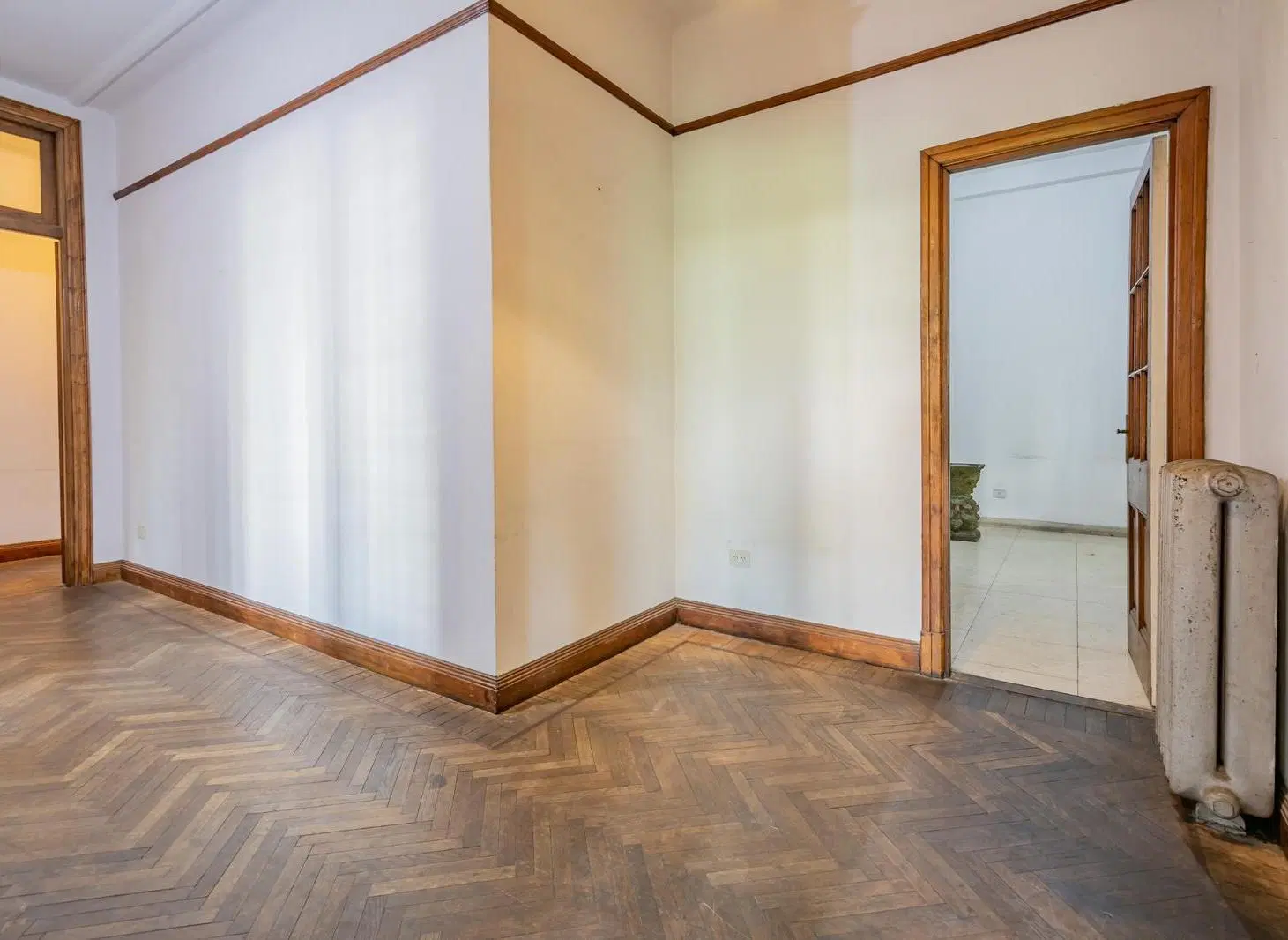 Piso Completo de 211 m² en Edificio Histórico - Categoría y Estilo en Monserrat 5