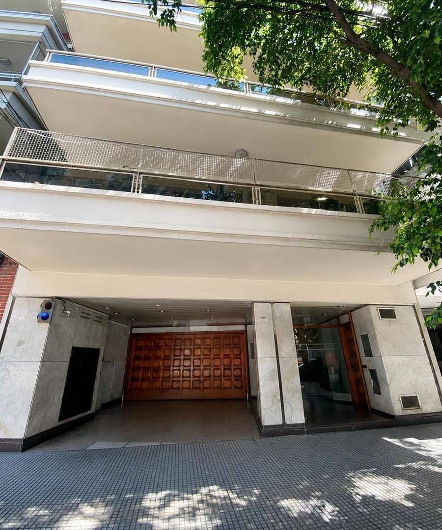Departamento 4 ambientes con balcon y patio con parrila, piso alto en Caballito