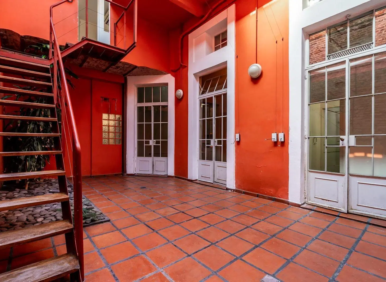 Casa con identidad propia en Barracas con Terraza, cochera y espacios versátiles 5