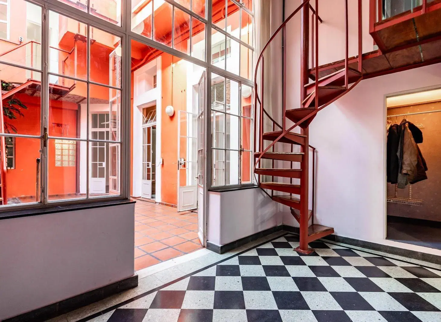 Casa con identidad propia en Barracas con Terraza, cochera y espacios versátiles 4