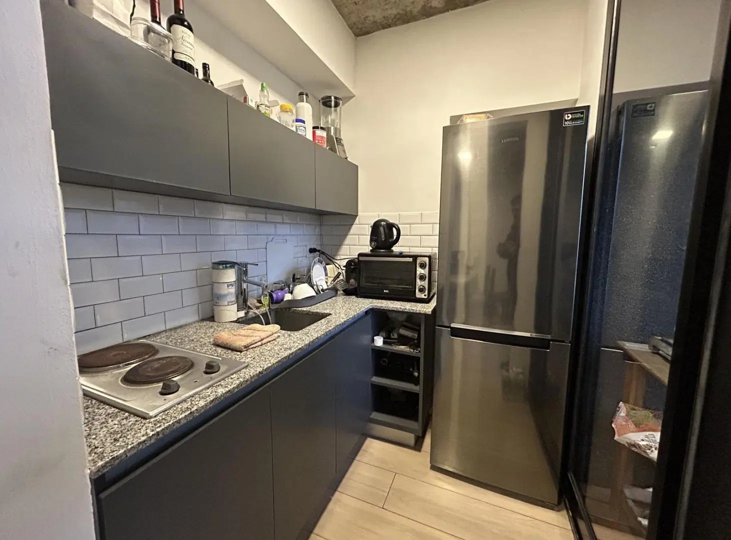 Amplio monoambiente de 50m2 divisible con balcón y cochera cubierta en Caballito 4