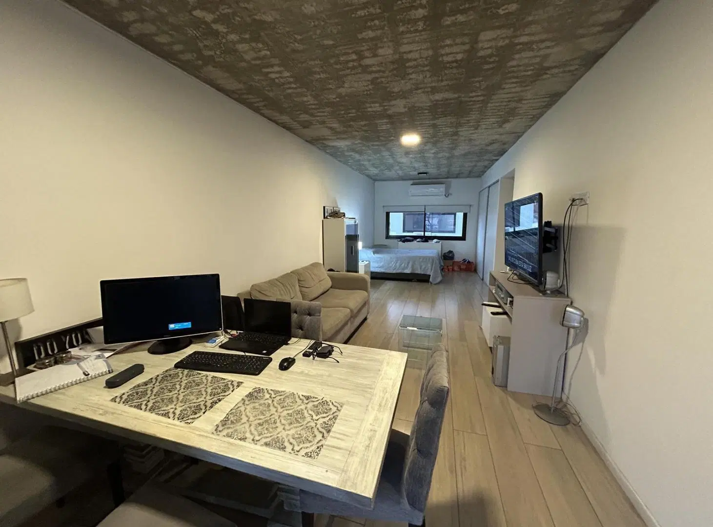 Amplio monoambiente de 50m2 divisible con balcón y cochera cubierta en Caballito 5
