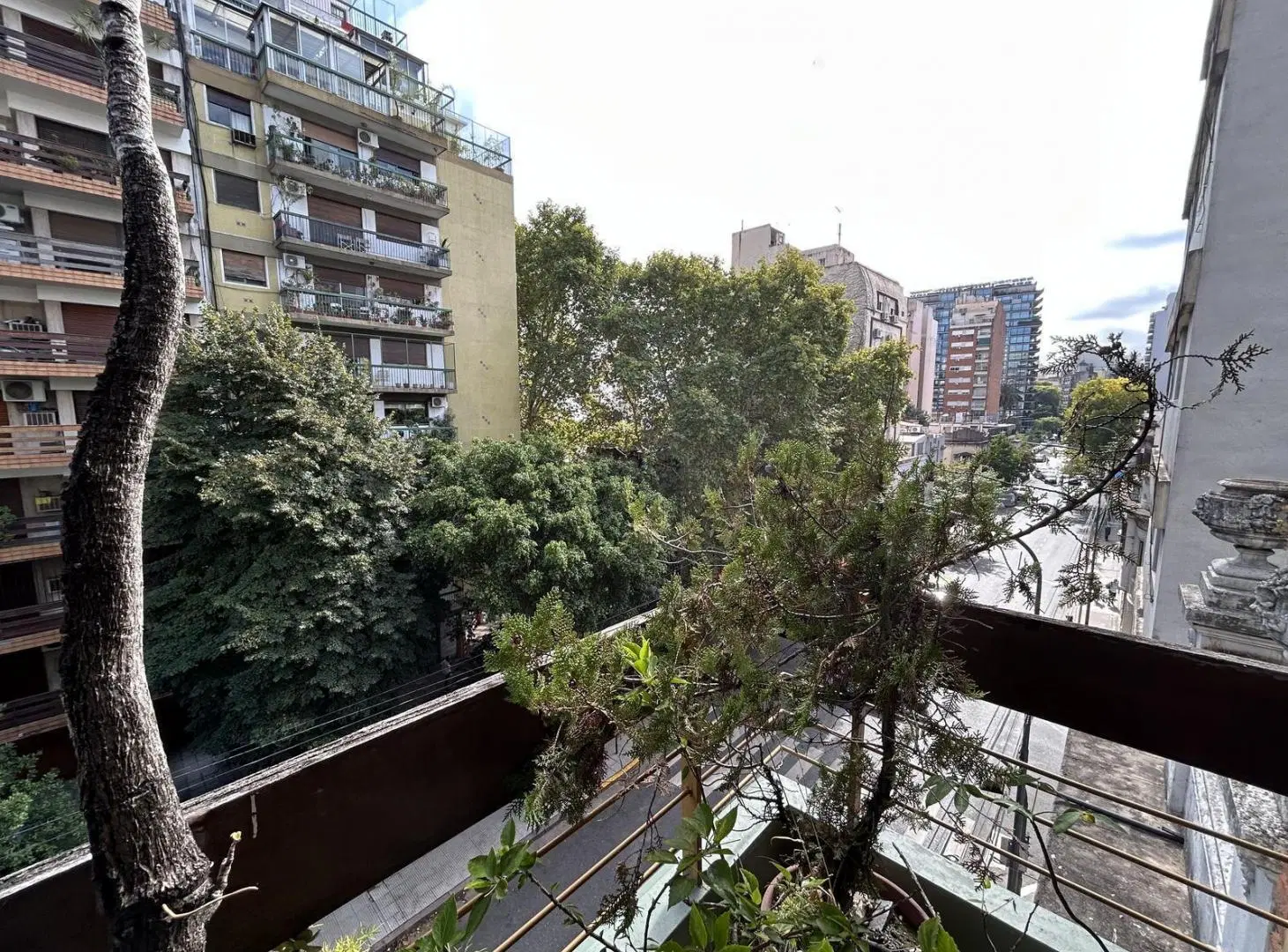 Piso amplio 4 ambientes con dependencia y cochera en Flores - Ubicacion privilegiada 2
