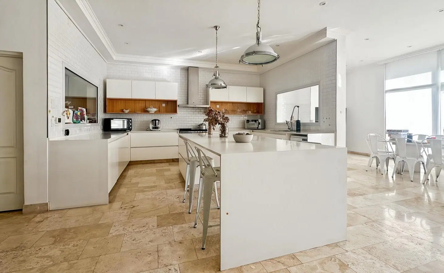 Residencia de Categoría en San Isidro | Jardín, Piscina y Gran Terraza Panorámica 4