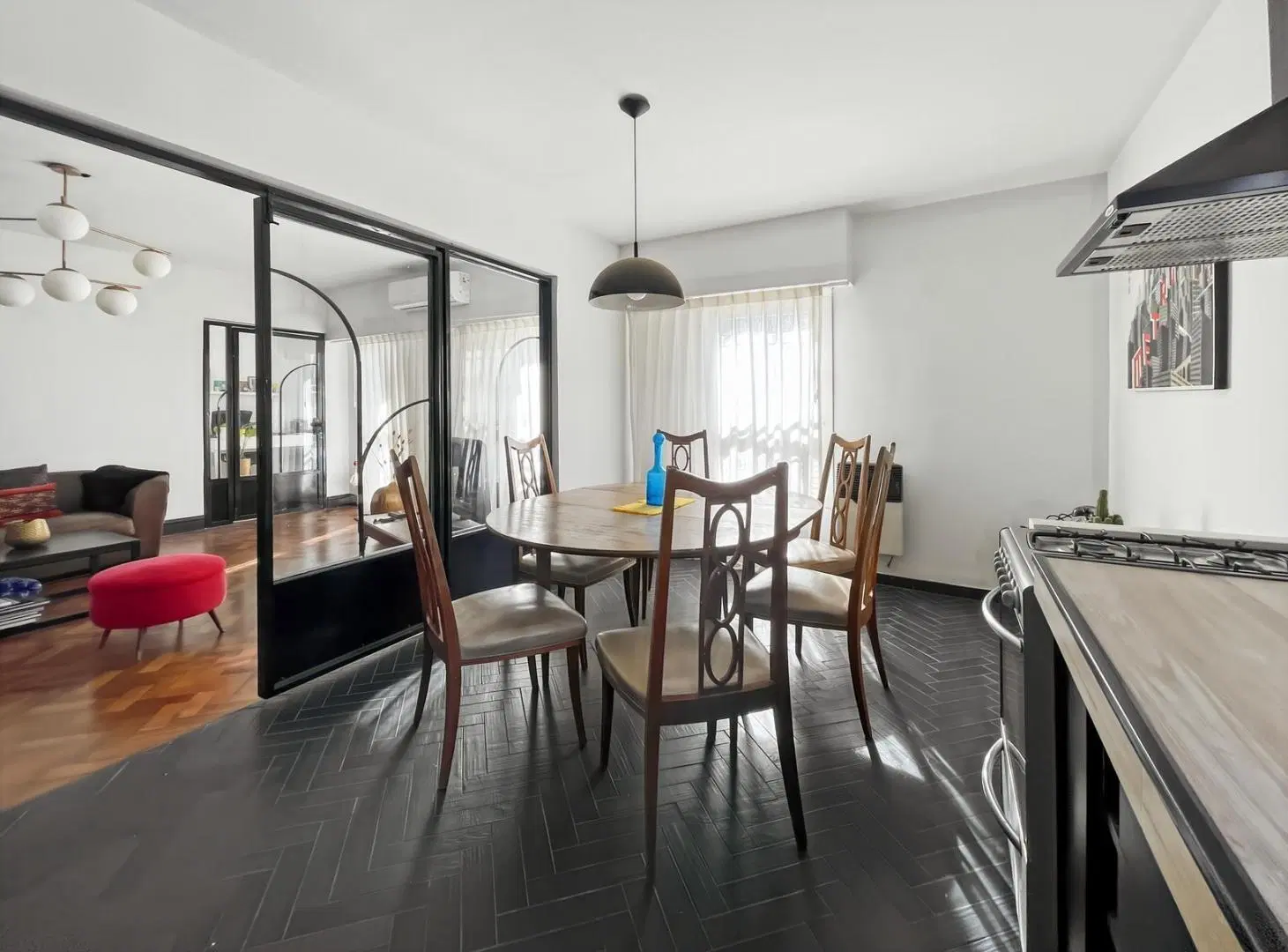 Departamento de 4 ambientes c/cochera  en  Av del Libertador y Pirovano totalmente reciclado 4