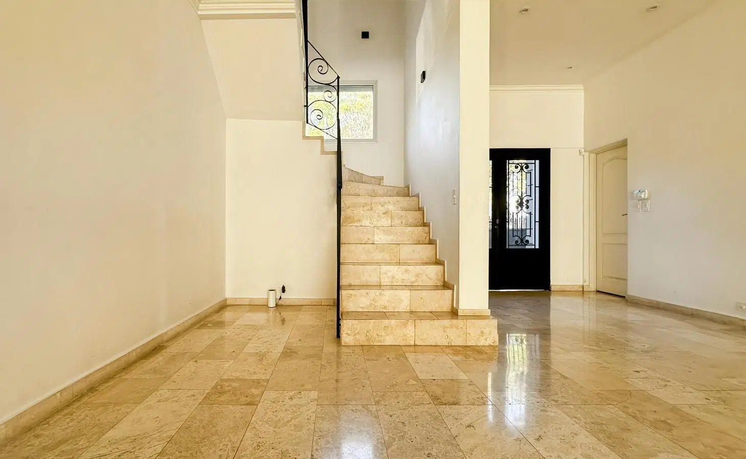 Residencia de Categoría en San Isidro | Jardín, Piscina y Gran Terraza Panorámica 4