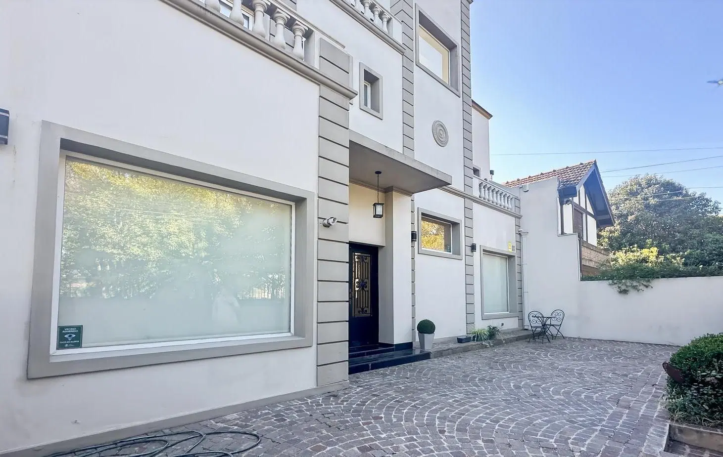 Residencia de Categoría en San Isidro | Jardín, Piscina y Gran Terraza Panorámica 2