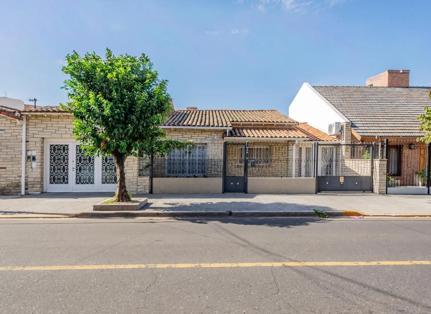 Casa en venta 3 ambientes con jardin en Martinez 1