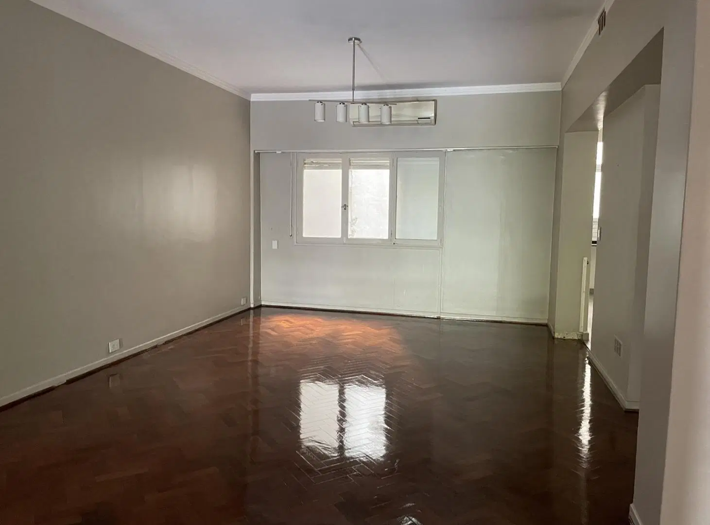 Departamento en alquiler 2 dorm. y escritorio o 3er dorm., con dependencia. 5