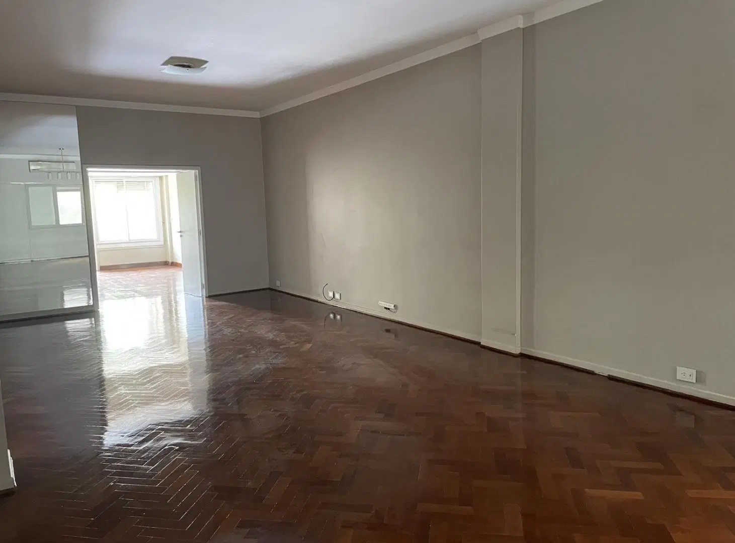 Departamento en alquiler 2 dorm. y escritorio o 3er dorm., con dependencia. 8