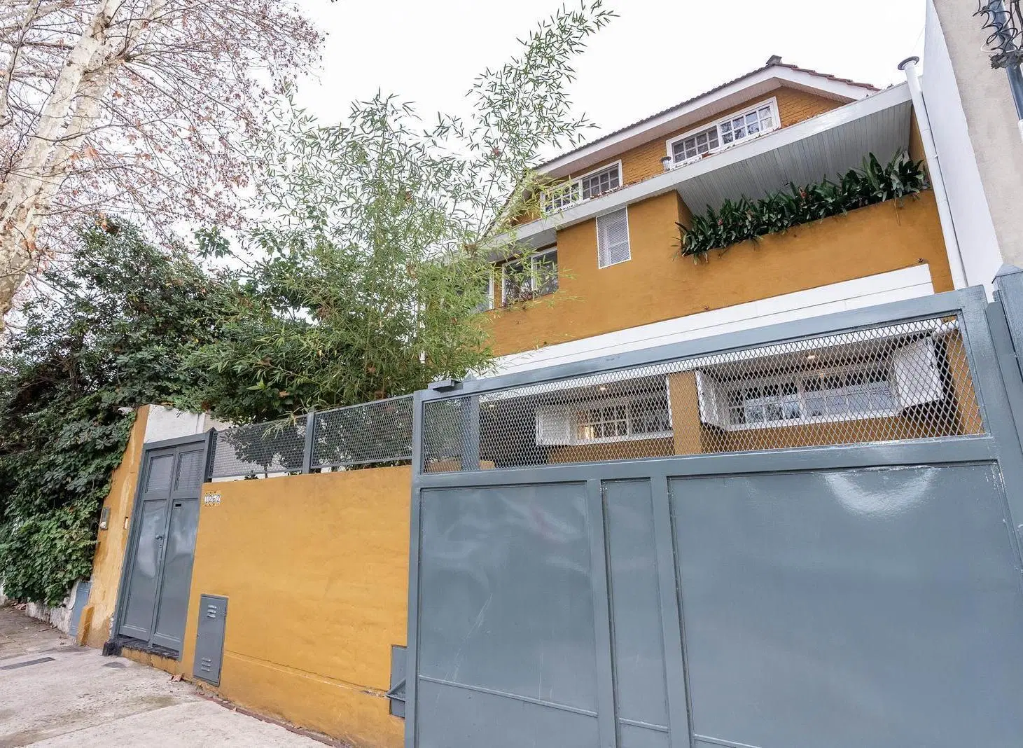 Casa en Venta en San Isidro 4 Dormitorios + Departamento Independiente | Jardín, Pileta y Garage 2
