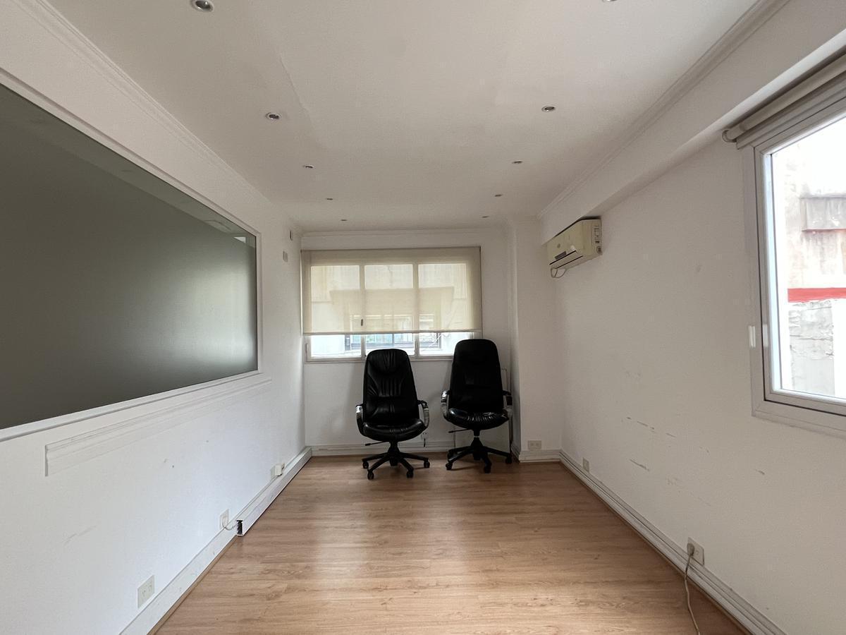 Foto de Excelente oficina con 2 cocheras en edificio de Categoría, imagen 5