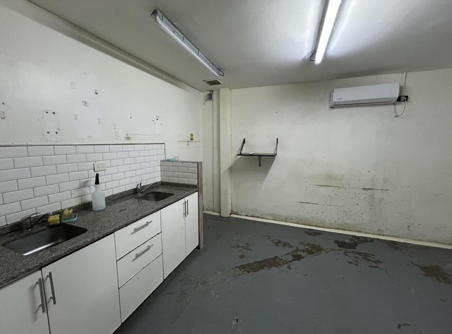 Foto de GALPÓN DE 870 M² EN PB, ENTRADA DE CAMIONES Y TRIFÁSICA, imagen 4