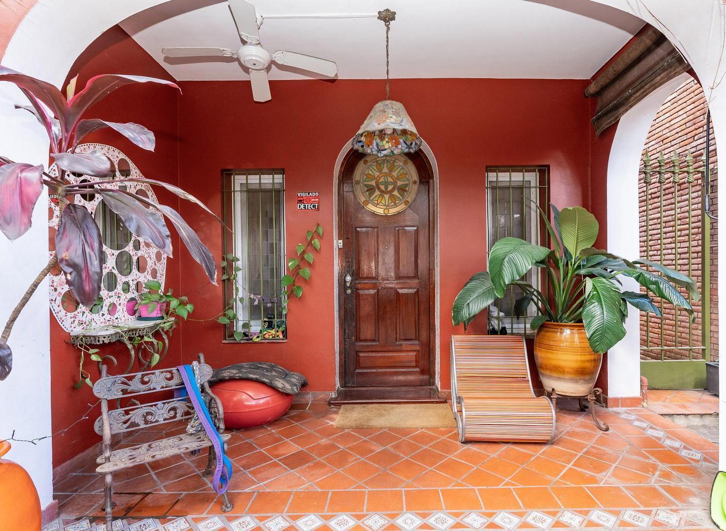 Foto de Casa Estilo Inglés en Olivos Gran Jardín con Pileta Excelente Estado, imagen 1