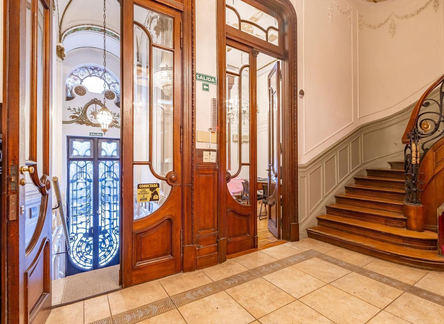 Foto de Petit Hotel Reciclado de 800 m² en Retiro – Suipacha 900, imagen 2