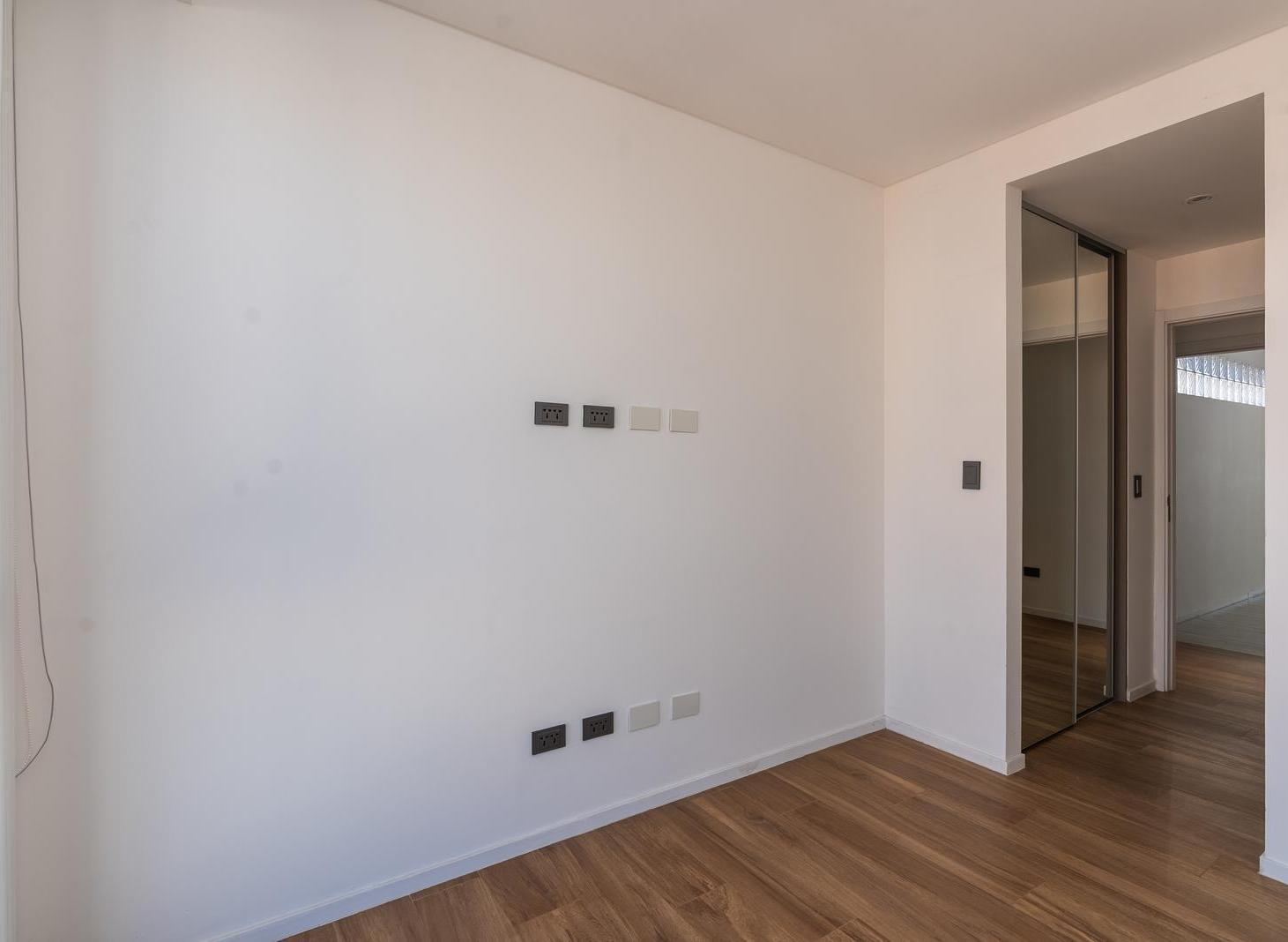 Foto de Piso de Categoria C/ Cochera a estrenar. Caseros, imagen 2