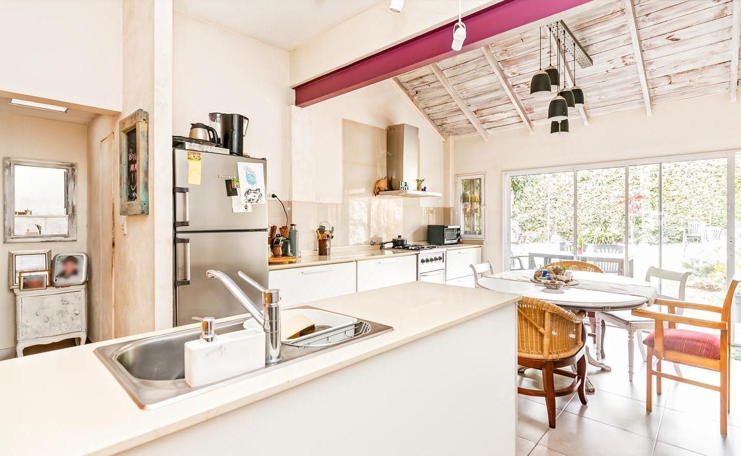 Foto de Casa en Venta en Martínez | 4 Dormitorios, Jardín, Piscina y Cochera, imagen 3