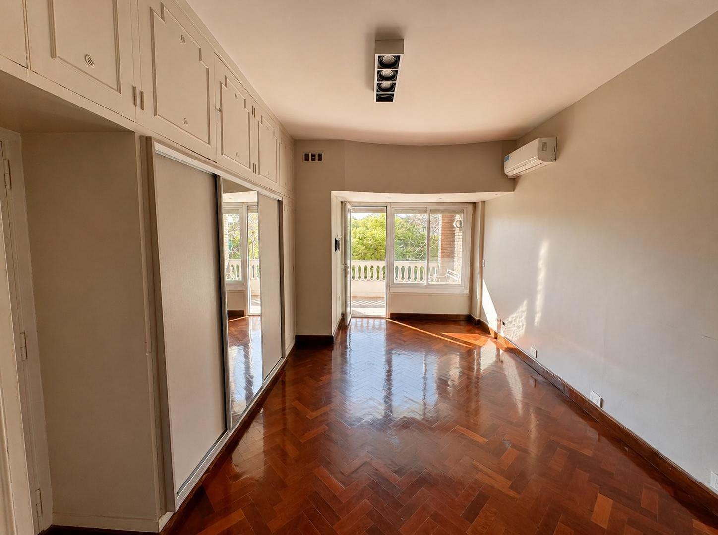Foto de Departamento 4 ambientes con dependencia - Frente a Av. del Libertador, imagen 3