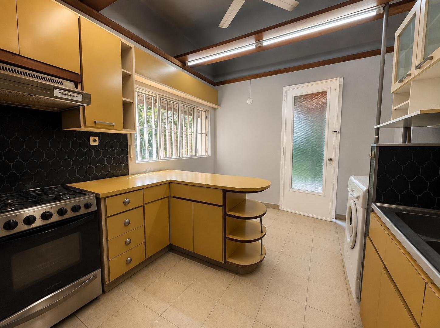 Foto de Casa inglesa de 4 ambientes con jardín en alquiler en Barrio Rawson, imagen 4