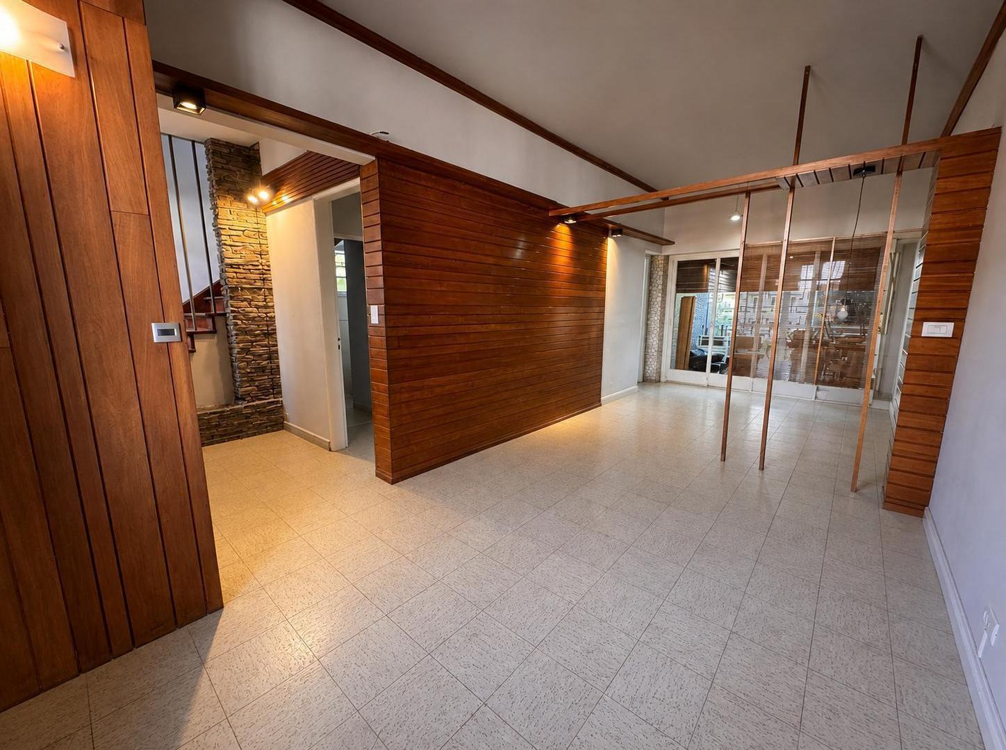Foto de Casa inglesa de 4 ambientes con jardín en alquiler en Barrio Rawson, imagen 1