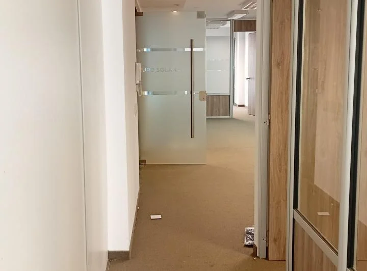Foto de Excelentes oficinas en Microcentro sobre Av Reconquista!, imagen 3