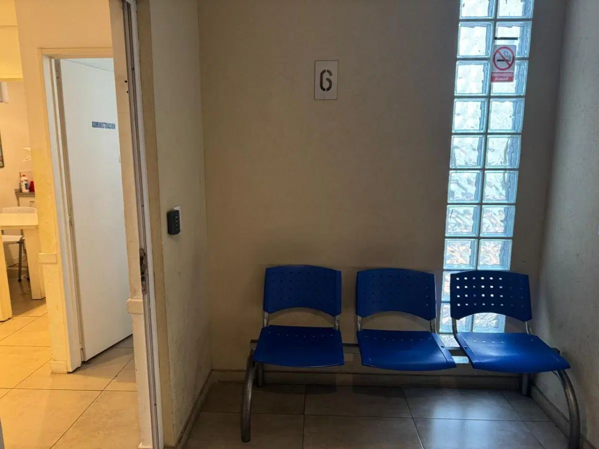 Oficina o consultorio en edificio corporativo, 4 ambientes 8