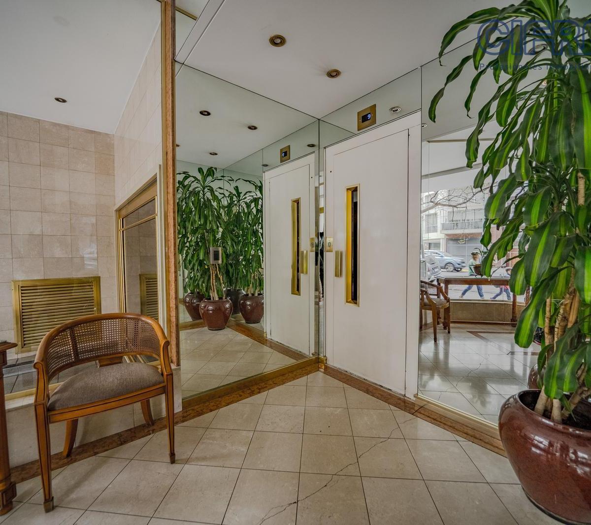 Departamento de 2 Ambientes con Cochera Fija Cubierta 2 Patios con Balcón Aterrazado 5