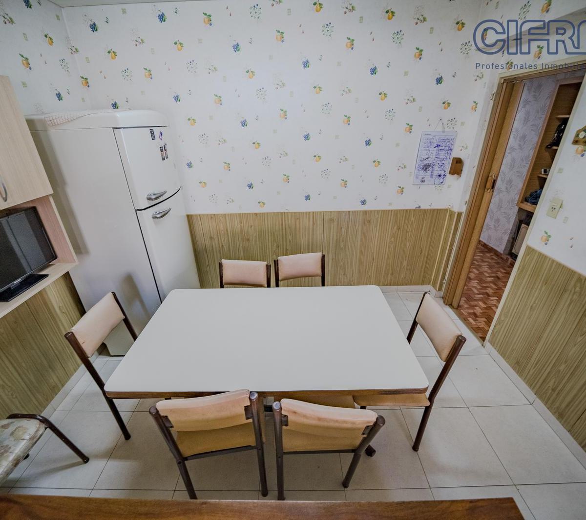 Casa de 5 Ambientes con Garaje Para Dos Autos Jardín y Pileta Lote Propio 8.66x26 2