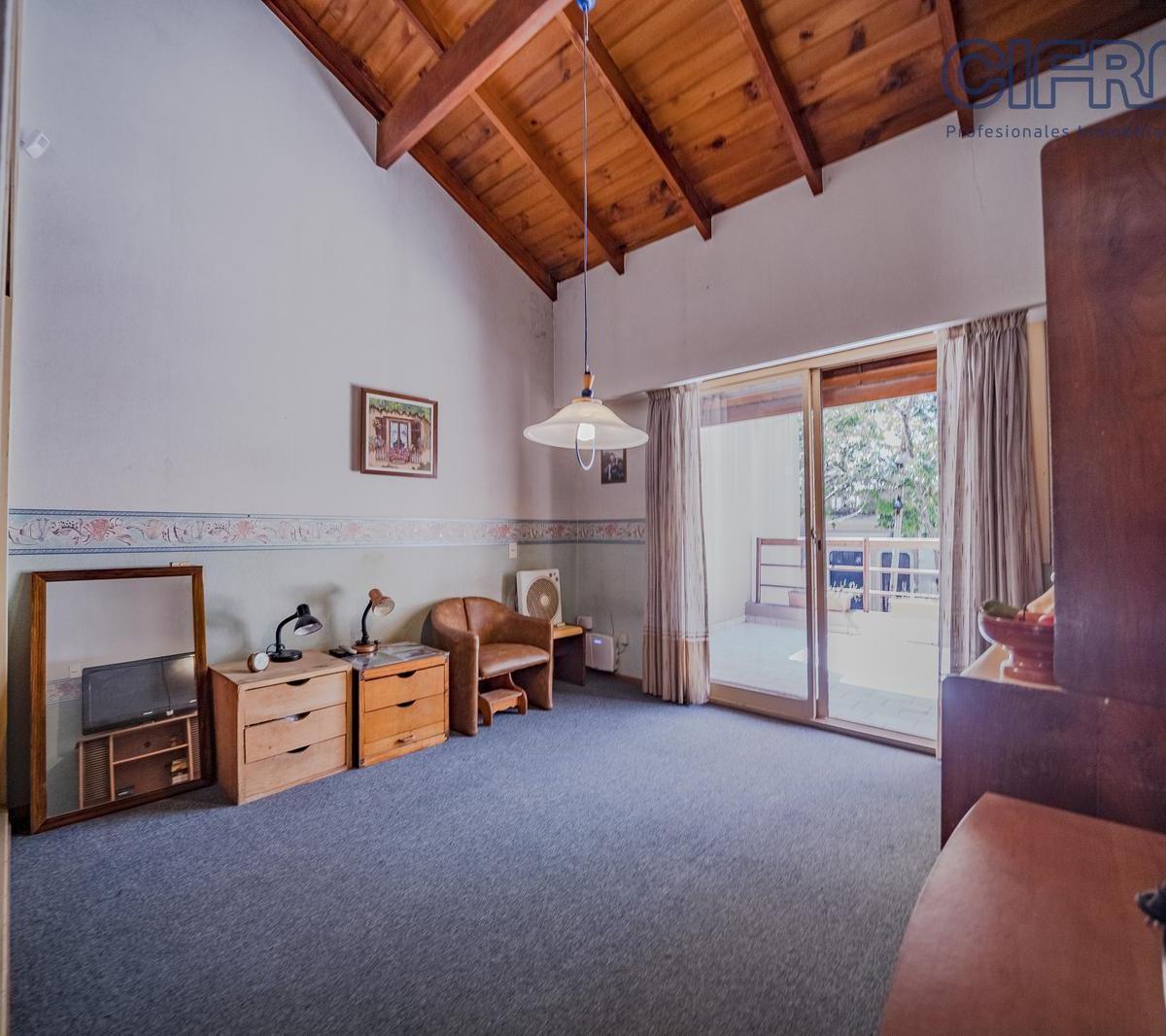 Casa de 5 Ambientes con Garaje Para Dos Autos Jardín y Pileta Lote Propio 8.66x26 4