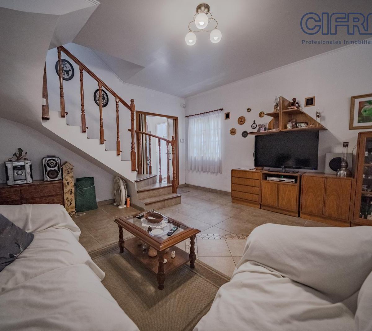 Casa en Lote Propio 5 Ambientes en Duplex con Jardín y Garaje. Lote 8.66 X 25 1