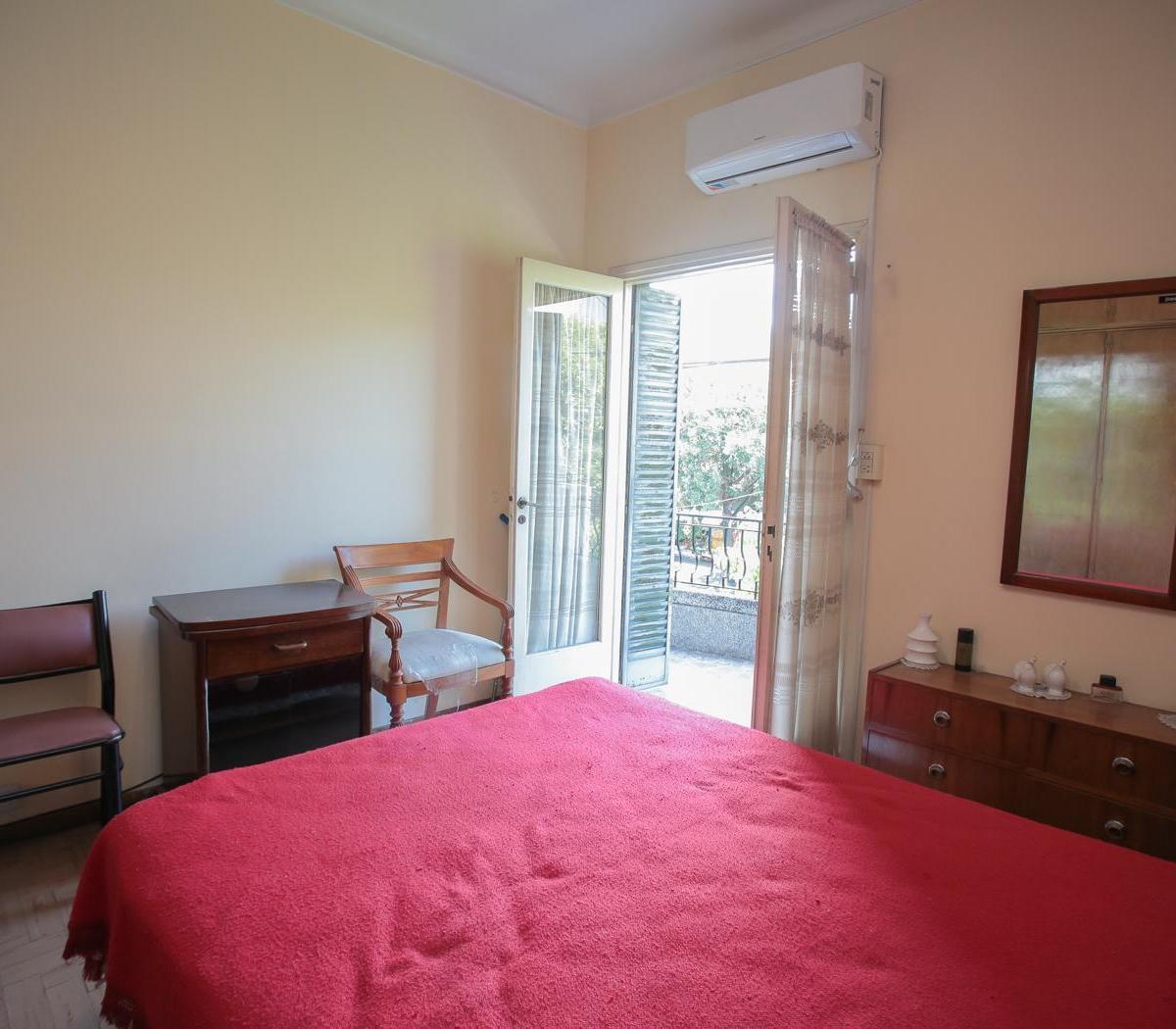 PH en 1er Piso por Escalera Ideal Para 2 Familias, Cómodos Ambientes con Patio y Terraza 3